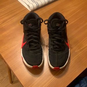 KD 13 BRED. Men’s size 10 basketball shoes